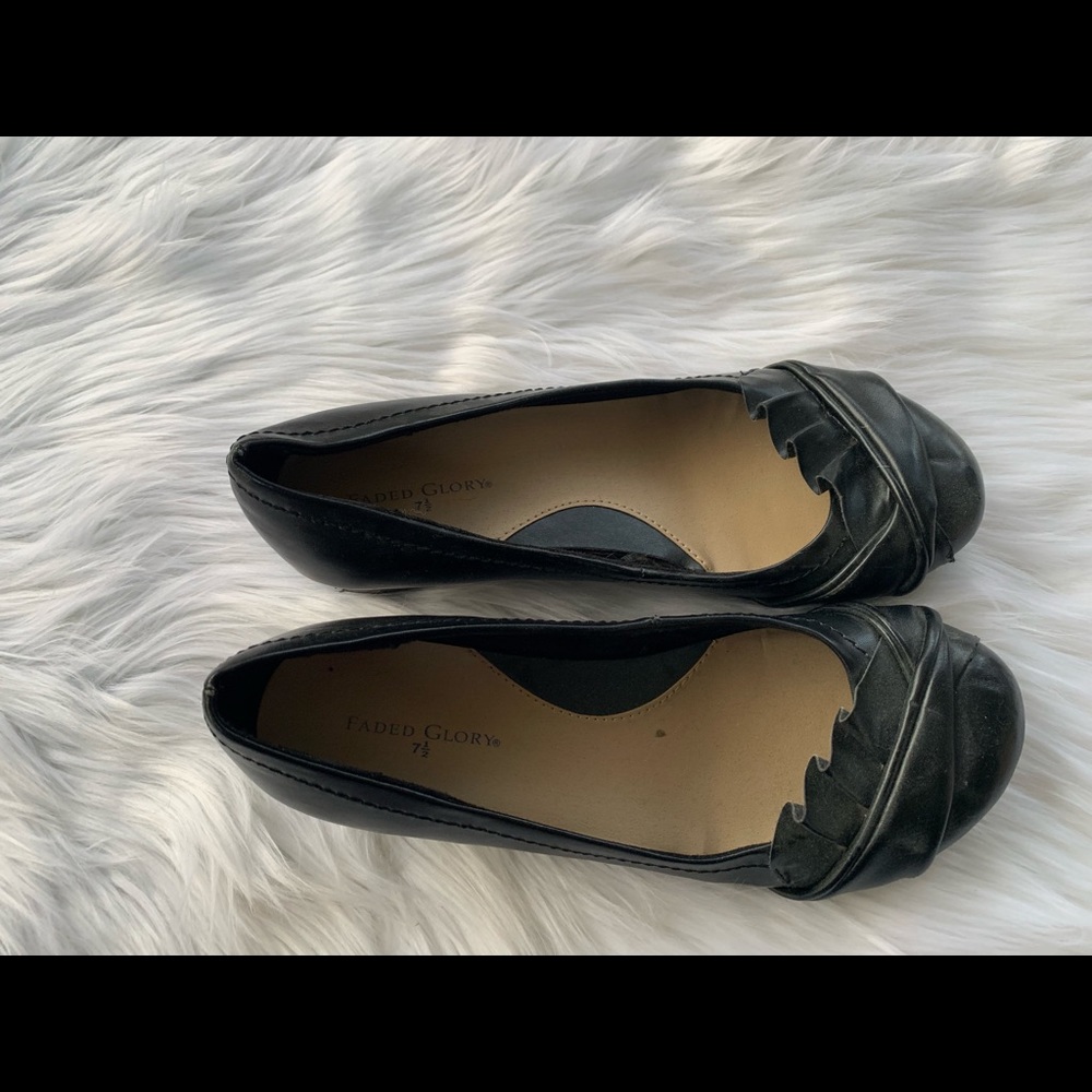 Ruffle dress flats